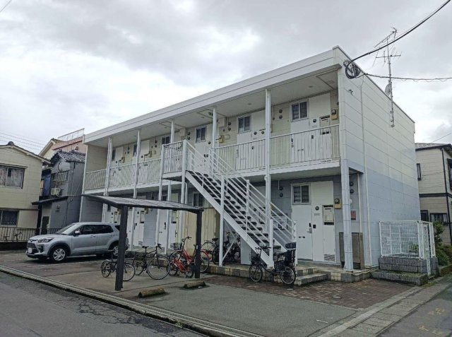 レオパレスロイヤルヒルズ．Ｍ