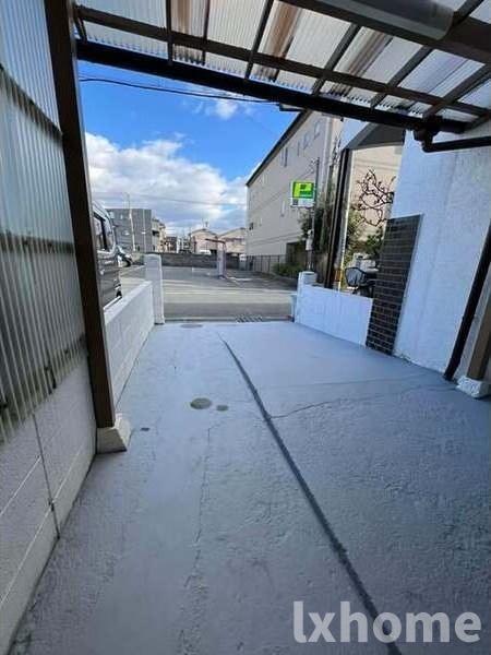 摂津香露園テラスハウスの駐車場|駐車場に車を止められます