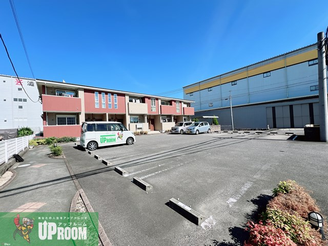 アルモニーの駐車場