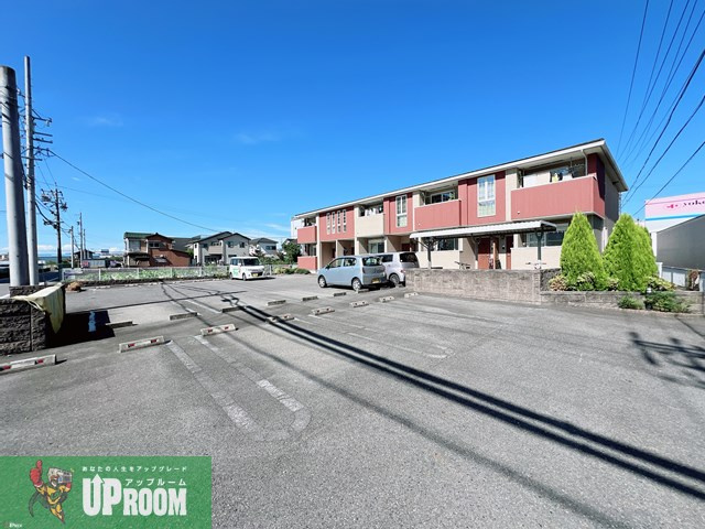 アルモニーの駐車場