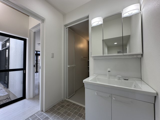 神戸市西区天が岡戸建の独立洗面台