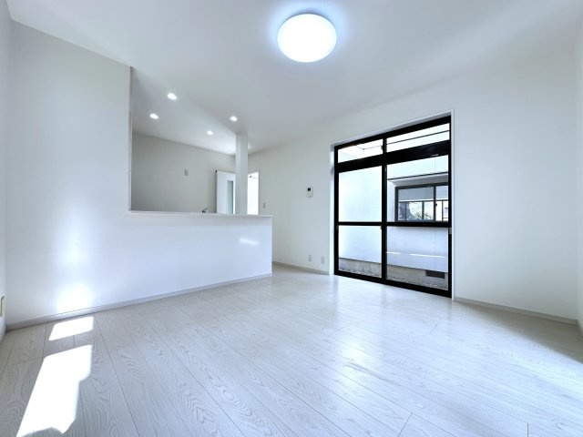 神戸市西区天が岡戸建の居間・リビング