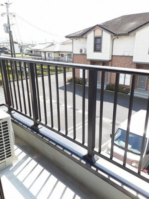 【バルコニー】 | ベル・フィオーレ　Ａ棟 | 外からの目が気にならないバルコニーで洗濯物が干せます