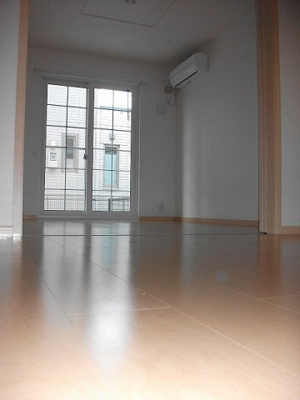 【内装】 | カーサ・グレイス | 明るい色調の室内です