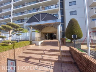 【エントランス】 | シティ逆瀬川　フルリフォーム済み | お手入れの行き届いたエントランス前です！！