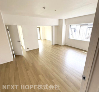 【居間・リビング】 | シティ逆瀬川　フルリフォーム済み | ゆったりとしたLDKです♪隣接した洋室６帖の建具をオープンにしていただくとさらに広いLDKとしても使用できます！ぜひ現地でご確認ください！お気軽にネクストホープ不動産までお問い合わせを！！