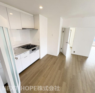 【居間・リビング】 | シティ逆瀬川　フルリフォーム済み | LDKは室内の中心に位置しており、ご家族が自然に集まれる素敵な空間です！！ぜひ現地でご確認ください！！お気軽にネクストホープ不動産までお問い合わせを！