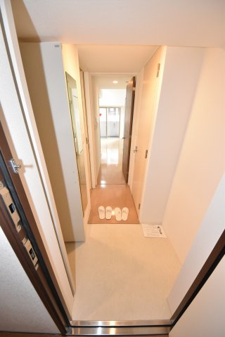 セレニテ本町グランデの玄関