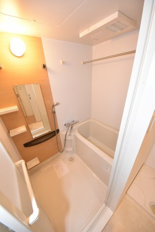 セレニテ本町グランデの浴室