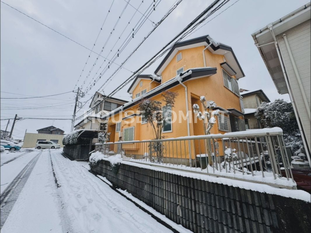 希望ヶ丘戸建の前面道路含む現地写真