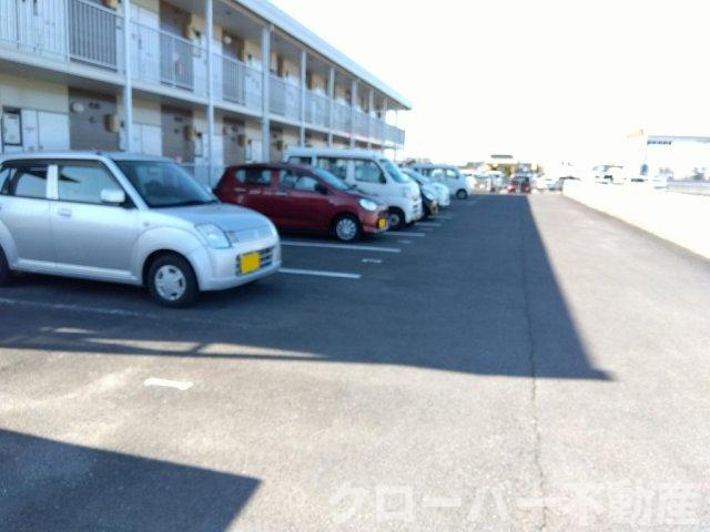 レオパレス城南の駐車場