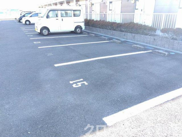 レオパレス城南の駐車場