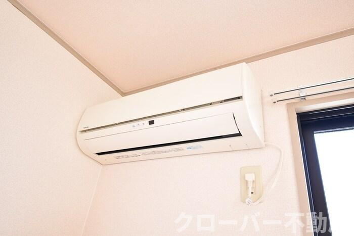 サニーコーポ A棟の居間・リビング|エアコン（ＬＤＫ南東）