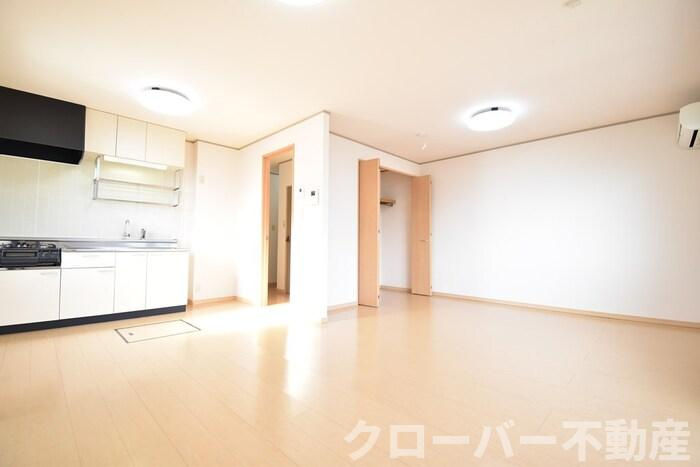 サニーコーポ A棟の居間・リビング|ＬＤＫ１５帖