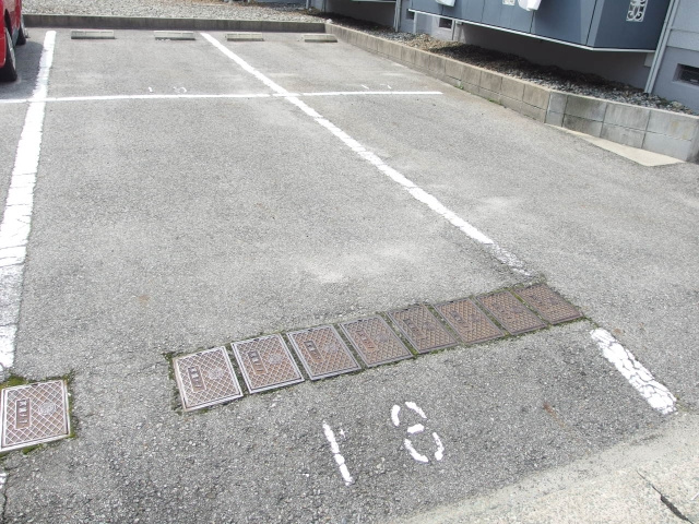 クリーンハウス藤丸Ｄの駐車場