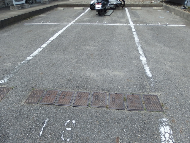 クリーンハウス藤丸Ｄの駐車場