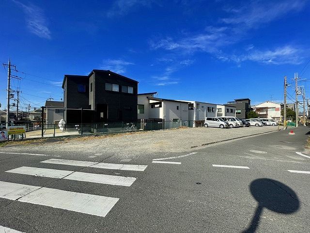 平和駐車場の外観