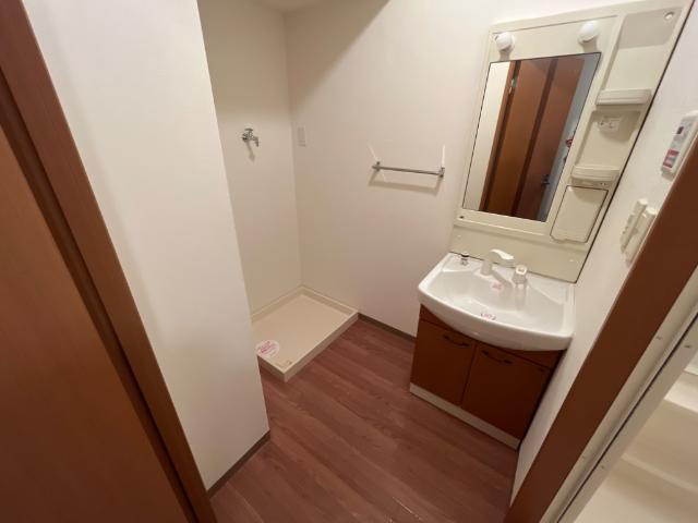 パイン・ツリーの独立洗面台|洗髪洗面化粧台