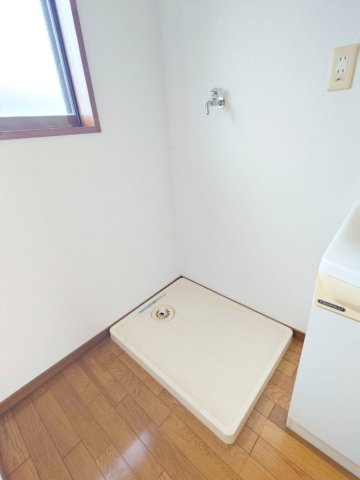 若葉住宅の洗面所|室内洗濯器置き場
