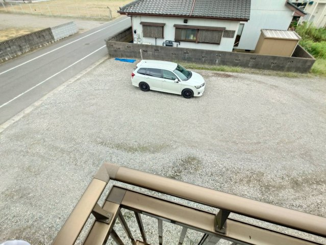 若葉住宅の駐車場|広々駐車場