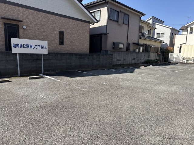 アクロポリス１の駐車場