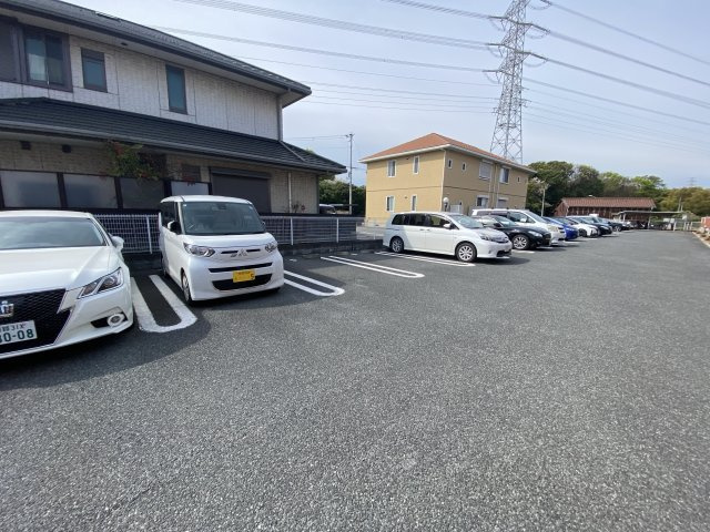 グレイスフルフィールドⅡの駐車場