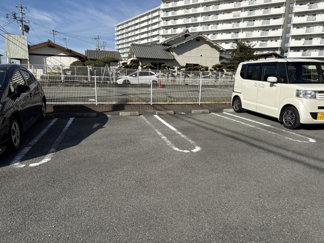 メゾン　ロングフィールドの駐車場