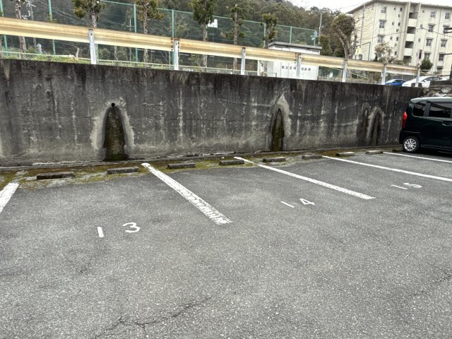 サンライズ青山の駐車場