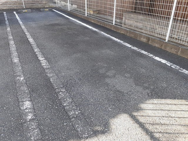 エレガンシアの駐車場