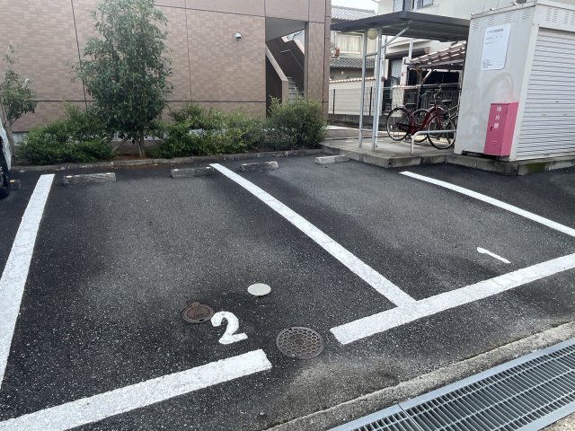 メゾンミルキーウェイⅠの駐車場