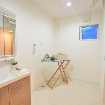 広島市佐伯区三宅4丁目　新築一戸建ての独立洗面台