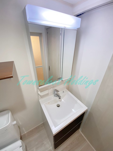 ハーミットクラブハウスプティバッセⅠの洗面所|明るい洗面所です