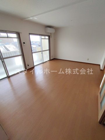 スカイハイツ曙の居間・リビング