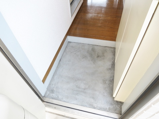 モンリヨンの玄関|玄関スペースです。※写真は実際の反転です