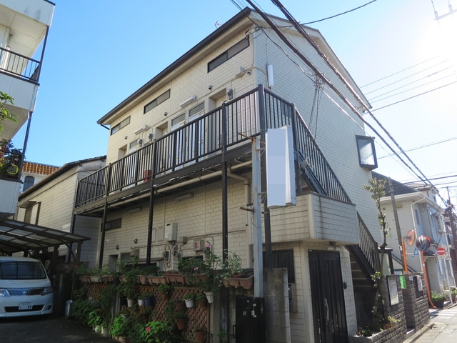 モンリヨンの外観|近くに商店街もあるので便利です♪