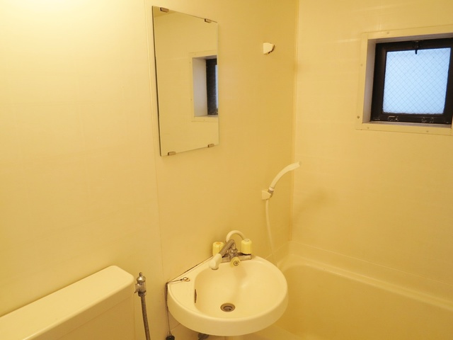 モンリヨンの洗面所|洗面台完備！！※写真は実際の反転です