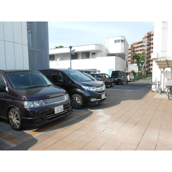 光マンションの駐車場