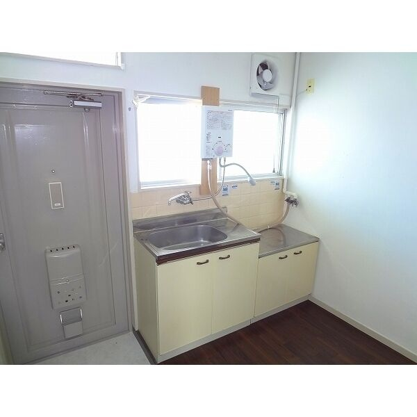 光マンションの玄関