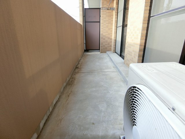 アーニスト新合川のバルコニー