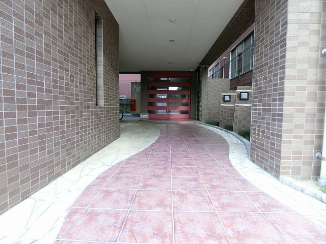 アーニスト新合川のエントランス