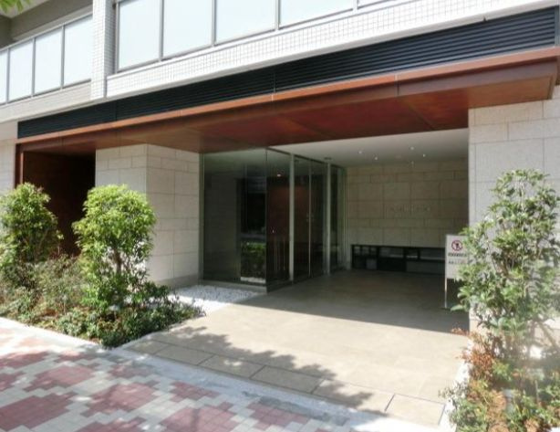 墨田区亀沢４丁目の賃貸マンションのエントランス