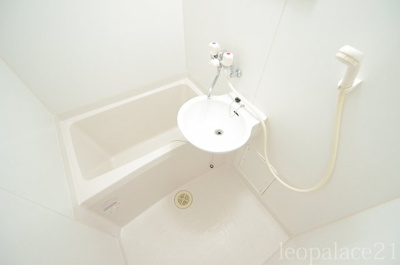 【浴室】 | レオパレスＫＩＺＵＫＩⅡ | 同タイプモデル写真です