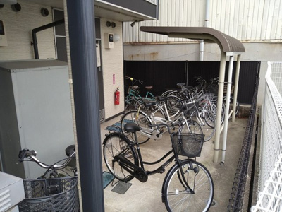 【その他共用部分】 | レオパレスメイゾンチュトワイエ | 駐輪場　原付＆自転車のみ駐輪可能