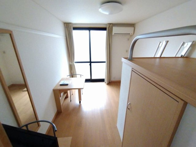 【居間・リビング】 | レオパレスメイゾンチュトワイエ | 2階以上は絨毯仕様です。