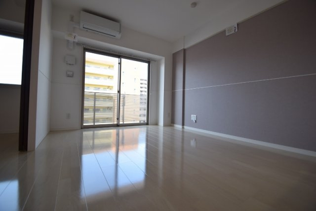 ＬＵＭＩＥＲＥの居間・リビング|白が基調