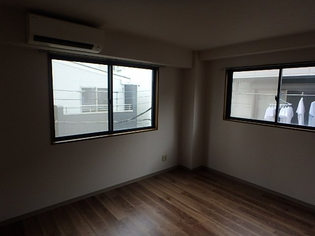 コンフォート日暮里の洋室