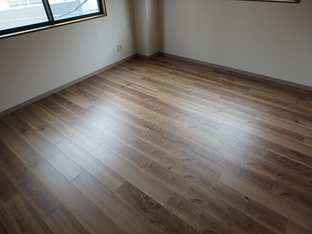 コンフォート日暮里の洋室