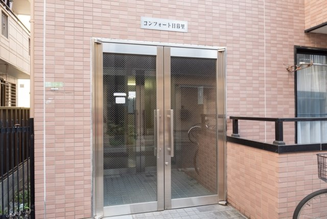 コンフォート日暮里のエントランス