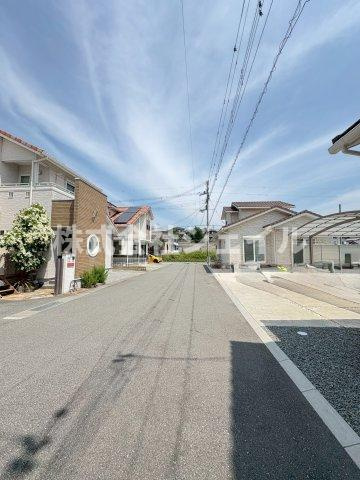 中古戸建　西脇市野村町の前面道路含む現地写真