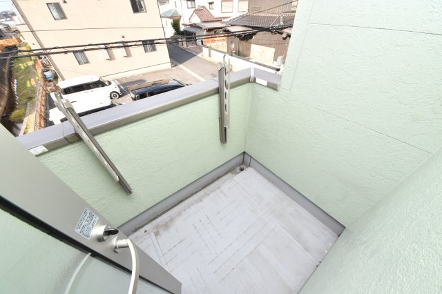 フィールド・イン湯川ⅢD棟のバルコニー